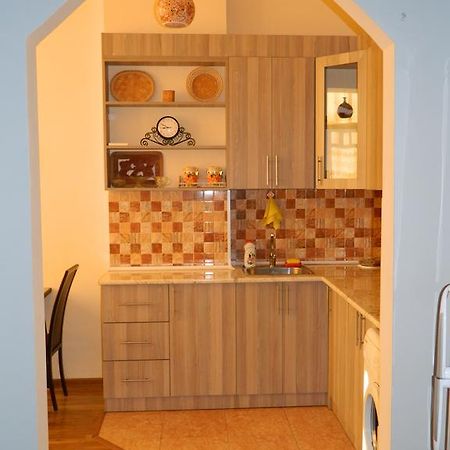 Apartment On Aleksandr Pushkin Street 第比利斯 外观 照片