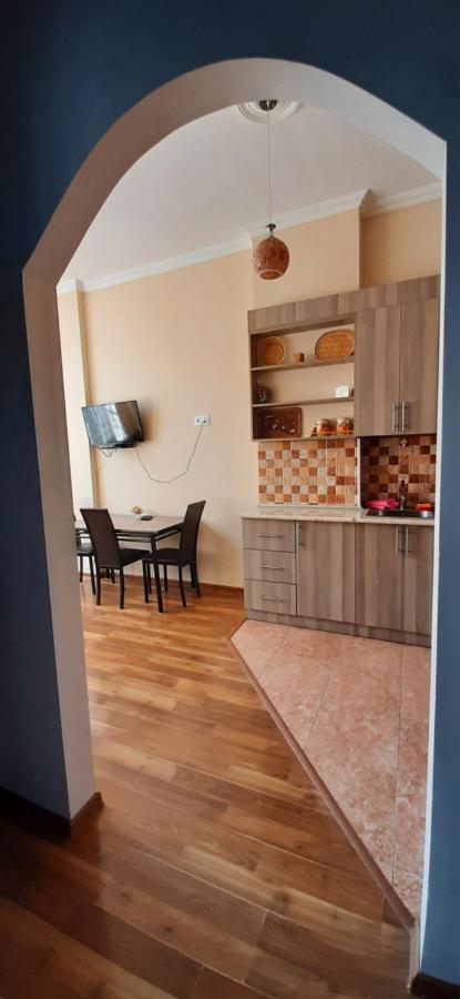 Apartment On Aleksandr Pushkin Street 第比利斯 外观 照片