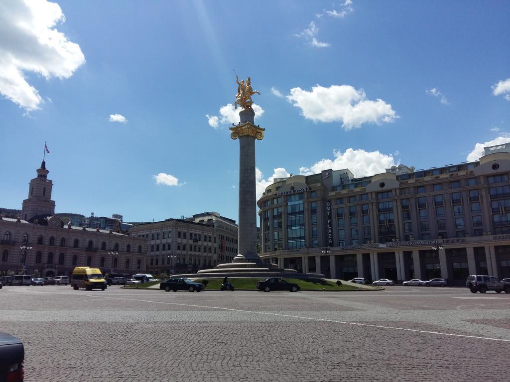 Apartment On Aleksandr Pushkin Street 第比利斯 外观 照片